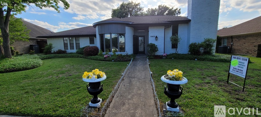 2413 Country Club Parkway 3 Beds Single Family Home for Rent - Photo gallery 1