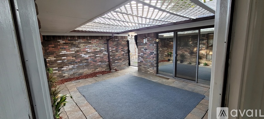 2413 Country Club Parkway 3 Beds Single Family Home for Rent - Photo gallery 5