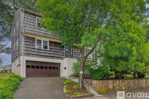 32 Brady Ave 3 Beds Apartment for Rent