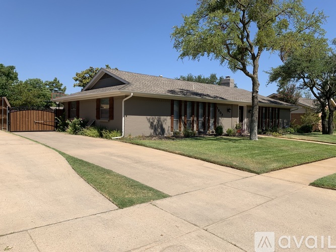 1902 Silver Leaf Drive 3 Beds Single Family Home for Rent - Photo gallery 2