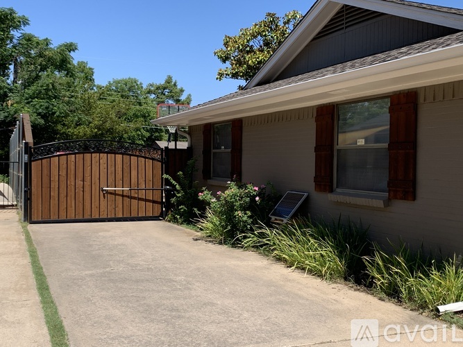 1902 Silver Leaf Drive 3 Beds Single Family Home for Rent - Photo gallery 3