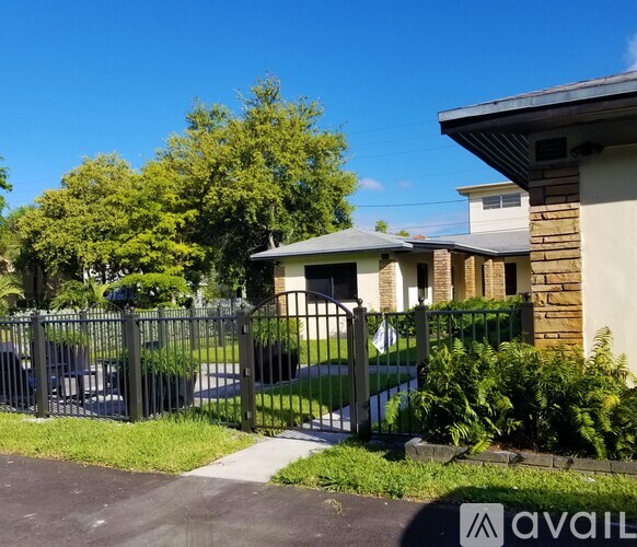 515 S 20th Ave Studio Apartment for Rent - Photo gallery 1