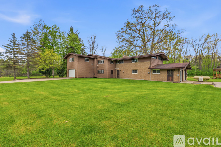 1392 Maple Grove Road 7 Beds Single Family Home for Rent - Photo gallery 2