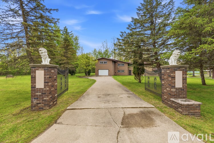 1392 Maple Grove Road 7 Beds Single Family Home for Rent - Photo gallery 3