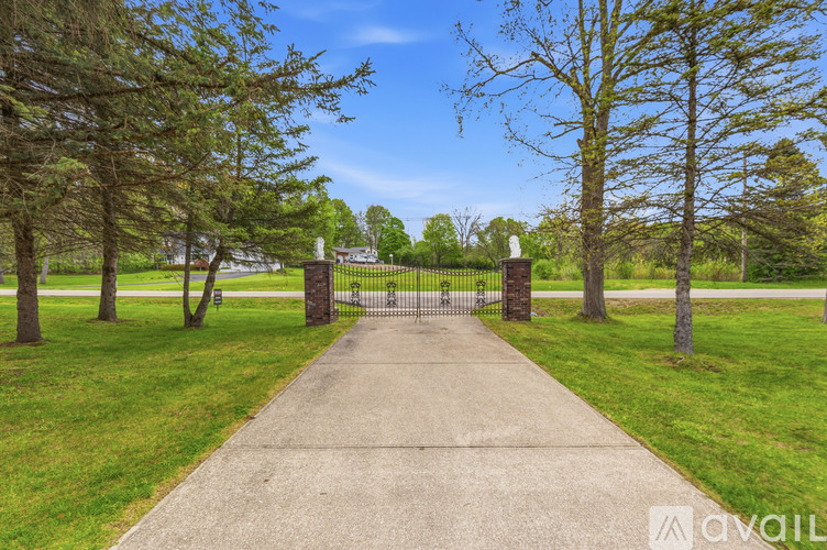 1392 Maple Grove Road 7 Beds Single Family Home for Rent - Photo gallery 4