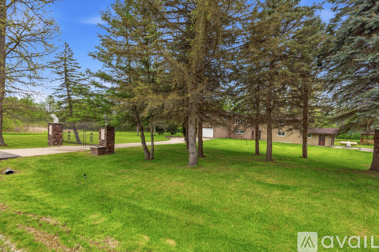 1392 Maple Grove Road 7 Beds Single Family Home for Rent - Photo gallery 5