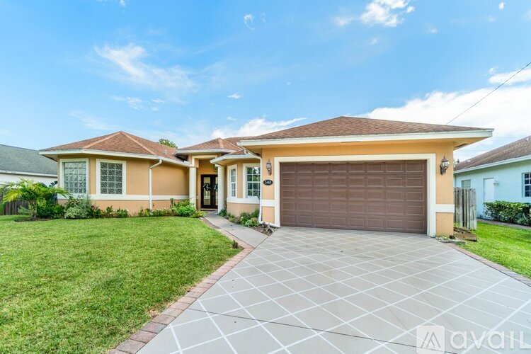3461 SW Funtuna St 4 Beds Single Family Home for Rent - Photo gallery 3