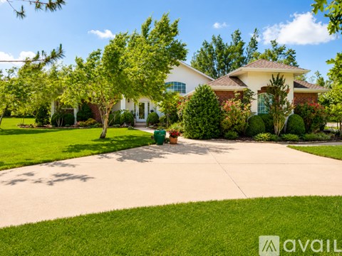 13600 Lakeshore Dr 4 Beds Apartment for Rent