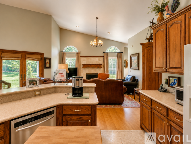 13600 Lakeshore Dr 4 Beds Single Family Home for Rent - Photo gallery 5