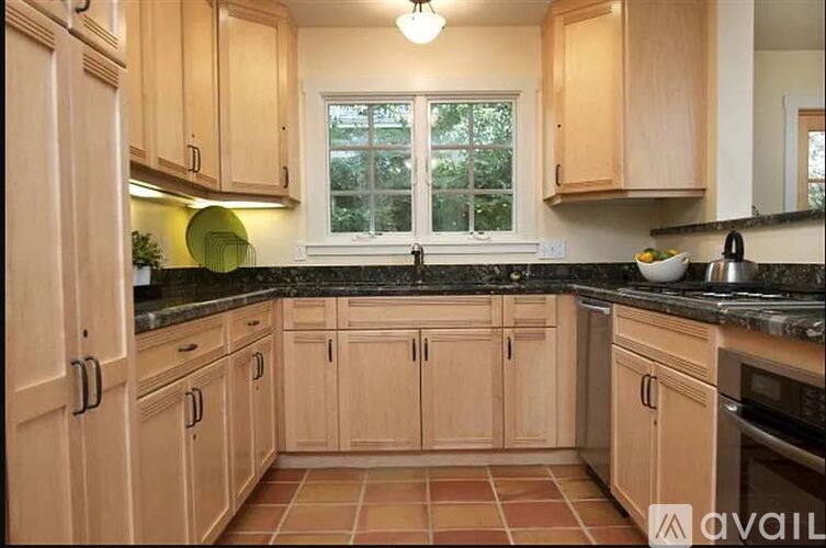 306 1st Street East 5 Beds Single Family Home for Rent - Photo gallery 4