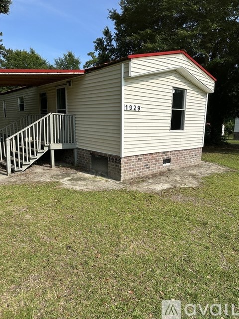 A small house with the number 1929 on it.