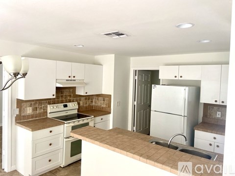 1241 Ermine St E 3 Beds Apartment for Rent