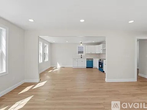 37 Webb St 3 Beds Apartment for Rent