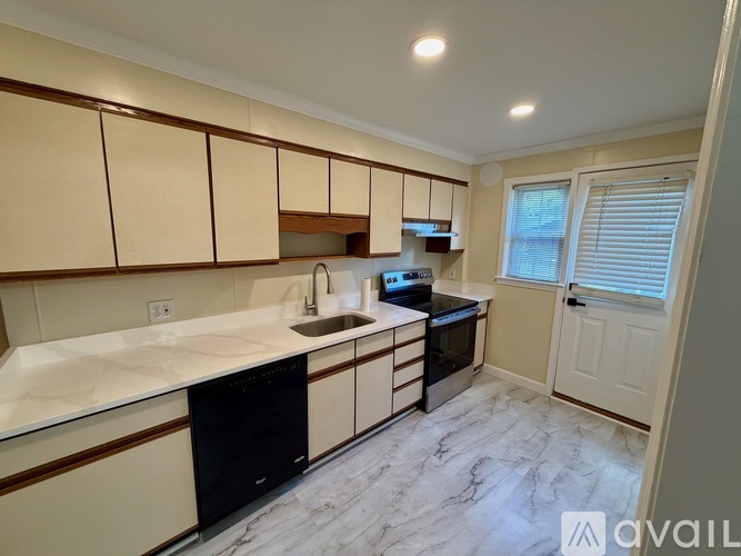1644 Thetford Road 3 Beds Townhouse for Rent - Photo gallery 5