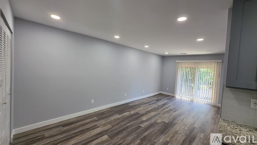 9841 Northeast Ave 2 Beds Apartment for Rent - Photo gallery 4