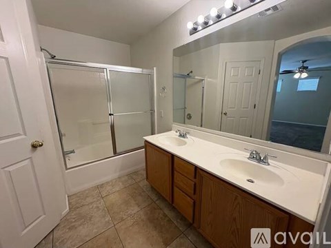 320 N Richmond Ave 3 Beds Apartment for Rent