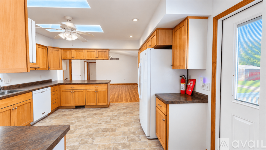 1425 N Sutton Rd 5 Beds Single Family Home for Rent - Photo gallery 3