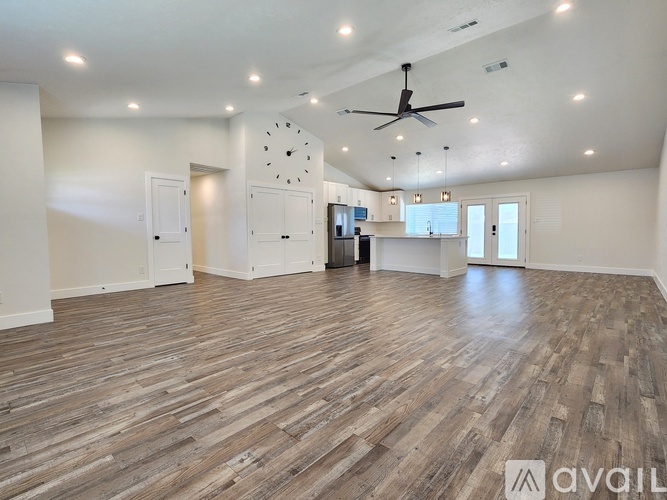 5004 North Colony Boulevard 3 Beds Single Family Home for Rent - Photo gallery 4