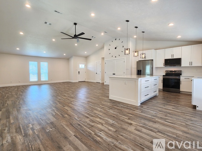 5004 North Colony Boulevard 3 Beds Single Family Home for Rent - Photo gallery 5