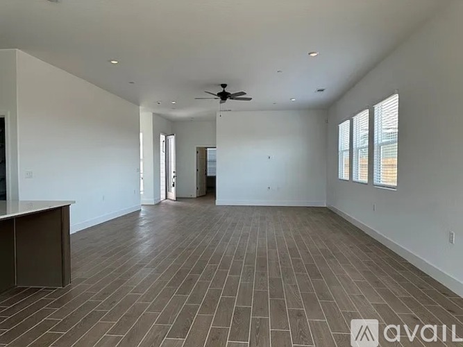 950 Wayfarer Lane West 4 Beds Single Family Home for Rent - Photo gallery 2