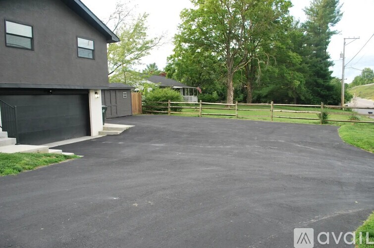 7404 Worthington Rd 4 Beds Single Family Home for Rent - Photo gallery 3