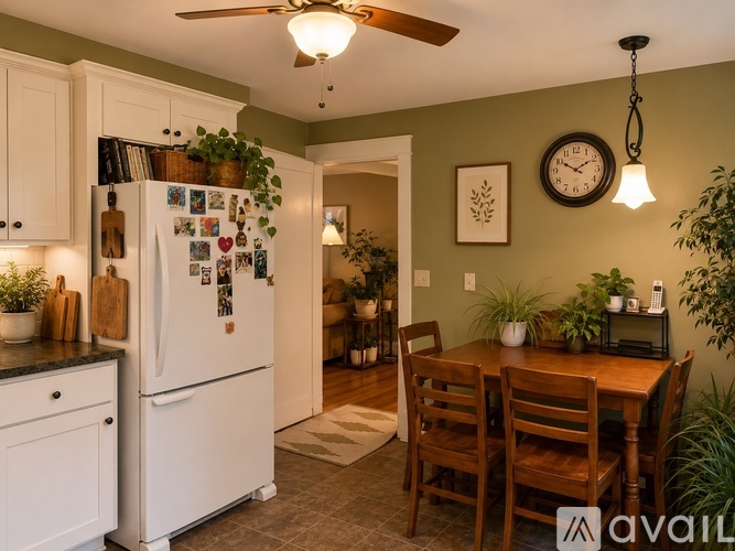 1290 W Main Rd 3 Beds Single Family Home for Rent - Photo gallery 3