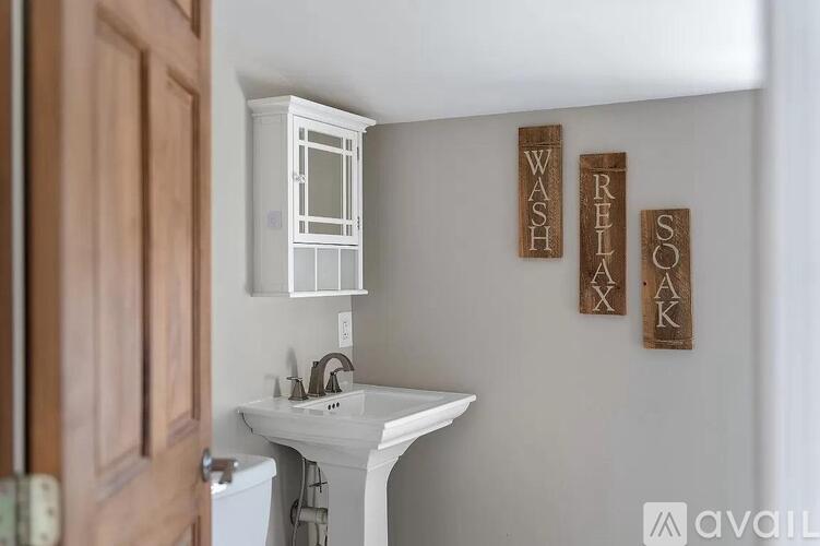 56 Powers Road 3 Beds Single Family Home for Rent - Photo gallery 5