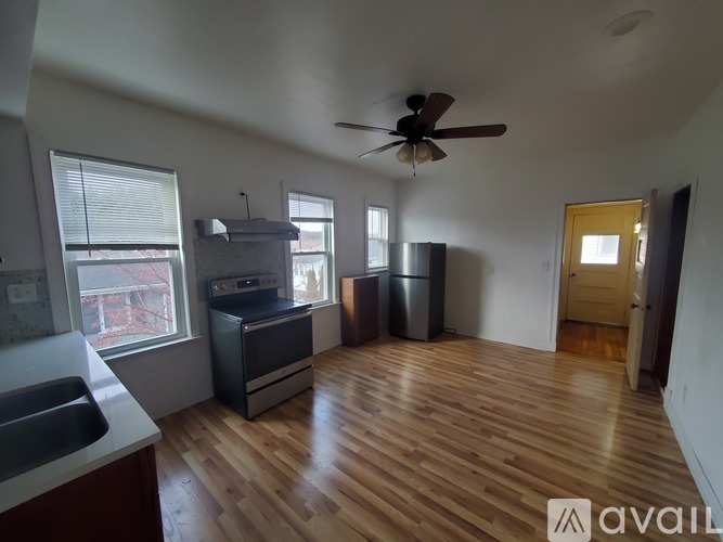 80 Upland Road 4 Beds Apartment for Rent - Photo gallery 1
