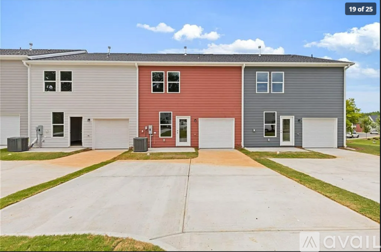 212 Westpark Drive 3 Beds Townhouse for Rent - Photo gallery 1