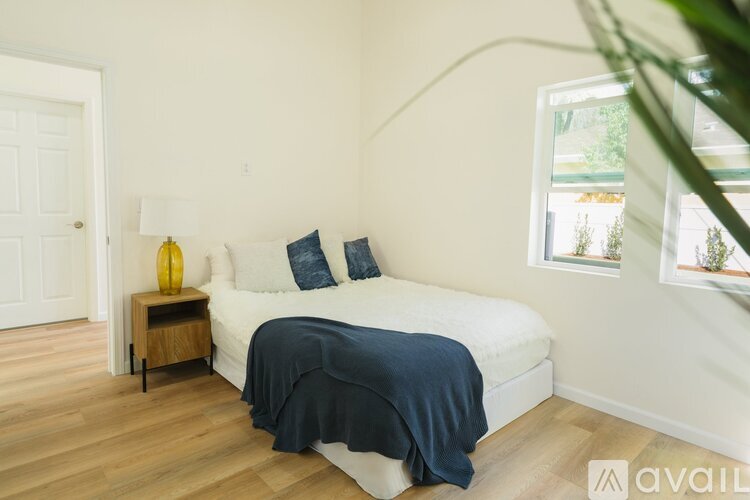 175 East Villa Street 1 Apartment for Rent - Photo gallery 1