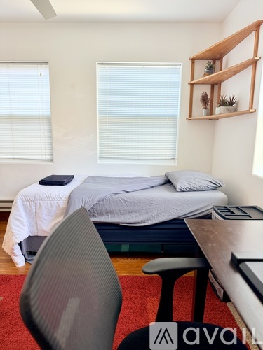 2346 Greenfield Ave 12 Beds Single Family Home for Rent - Photo gallery 1