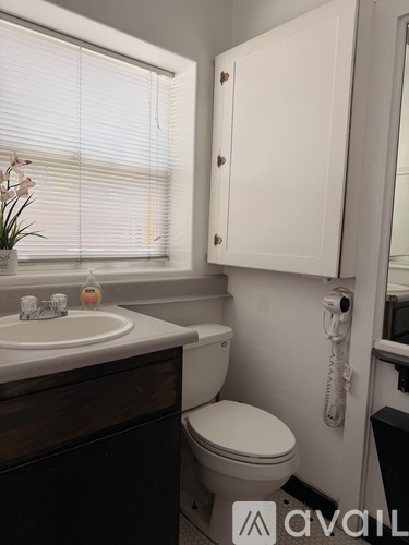 2346 Greenfield Ave 12 Beds Single Family Home for Rent - Photo gallery 2