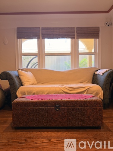 2346 Greenfield Ave 12 Beds Single Family Home for Rent - Photo gallery 4