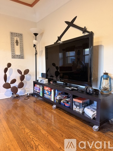 2346 Greenfield Ave 12 Beds Single Family Home for Rent - Photo gallery 5