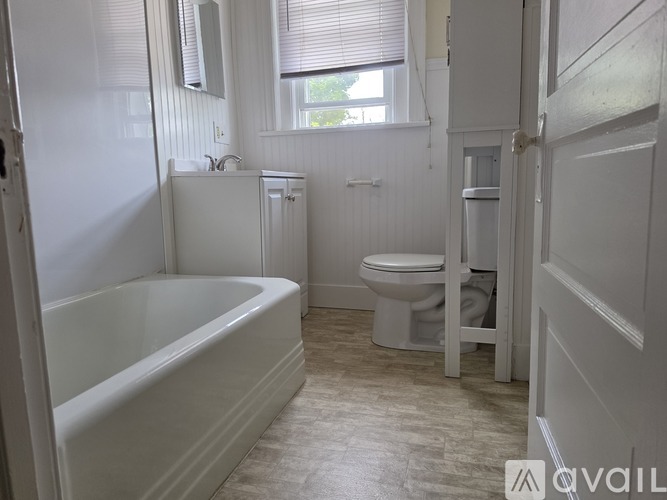 525 East Laurel Street 3 Beds Single Family Home for Rent - Photo gallery 2