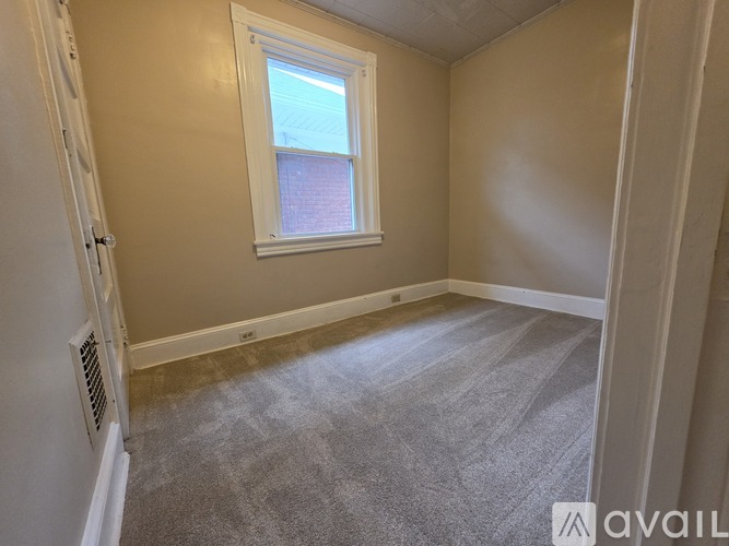 525 East Laurel Street 3 Beds Single Family Home for Rent - Photo gallery 4