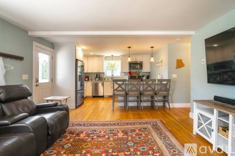 15 Doran Avenue 3 Beds Single Family Home for Rent - Photo gallery 3