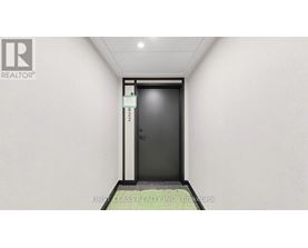 A brokerage office with a door labeled 822.