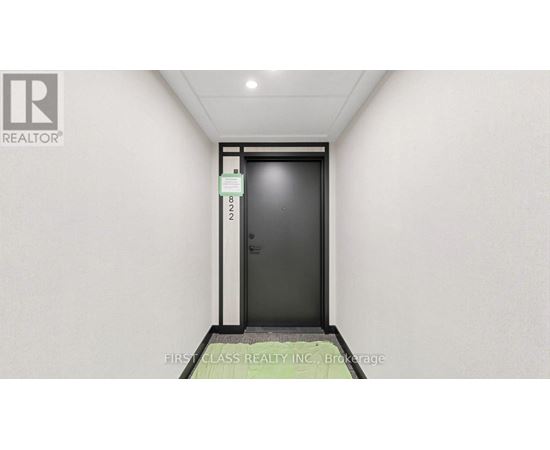 A brokerage office with a door labeled 822.
