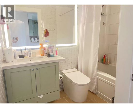 A bathroom with a toilet, sink, and bathtub.