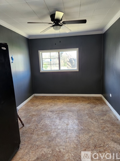 823 Burke Ave 2 Beds Single Family Home for Rent - Photo gallery 2