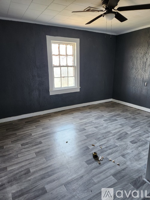 823 Burke Ave 2 Beds Single Family Home for Rent - Photo gallery 3