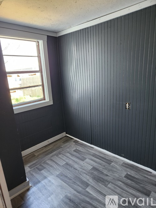 823 Burke Ave 2 Beds Single Family Home for Rent - Photo gallery 5