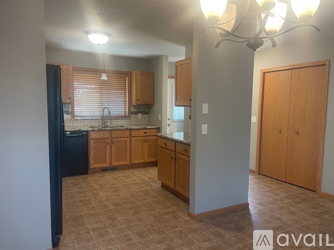 217 18th Ave SE 4 Beds Single Family Home for Rent - Photo gallery 3