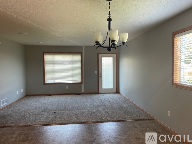 217 18th Ave SE 4 Beds Single Family Home for Rent - Photo gallery 5