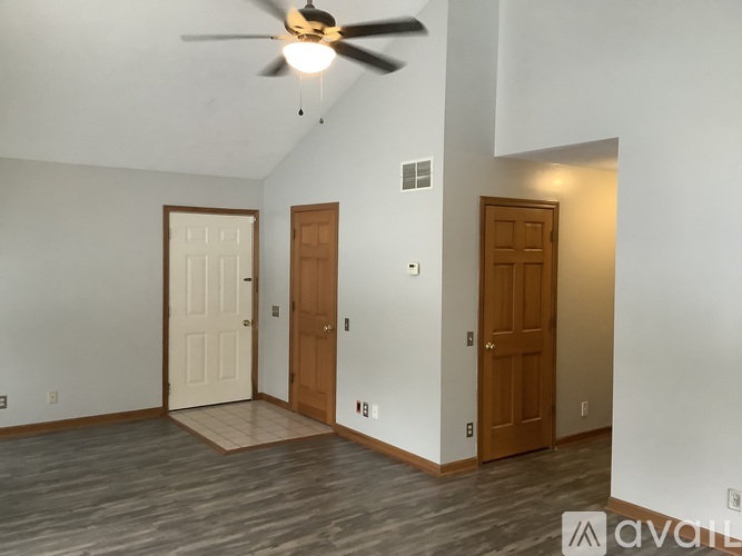930 Barks Road East 5 Beds Single Family Home for Rent - Photo gallery 3