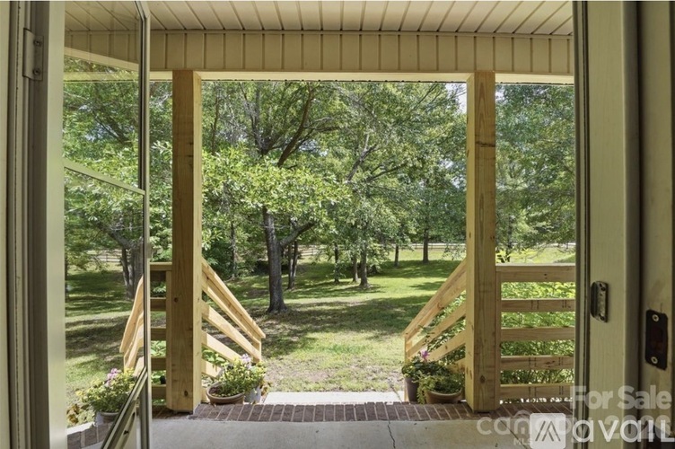 1739 Westbrook Rd 3 Beds Single Family Home for Rent - Photo gallery 2