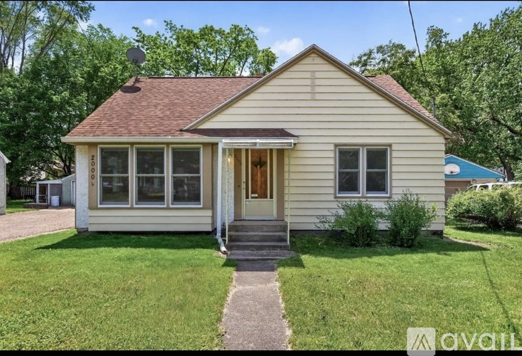 2000 County Road F East 3 Beds Single Family Home for Rent - Photo gallery 1