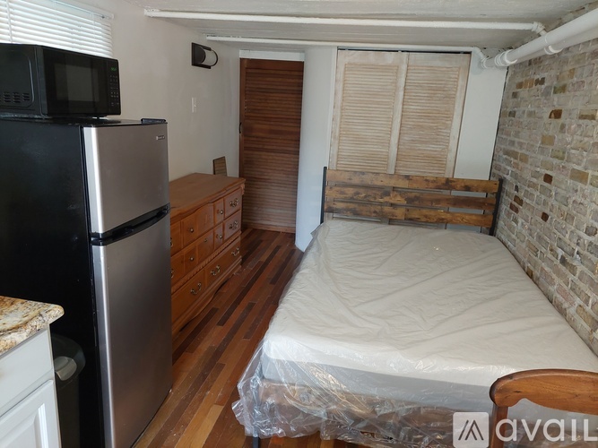 2711 East Northern Parkway Studio Single Family Home for Rent - Photo gallery 4