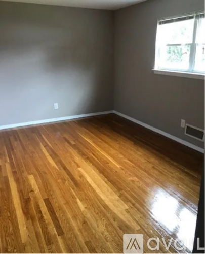 218 Kipp Ave 3 Beds Apartment for Rent - Photo gallery 4